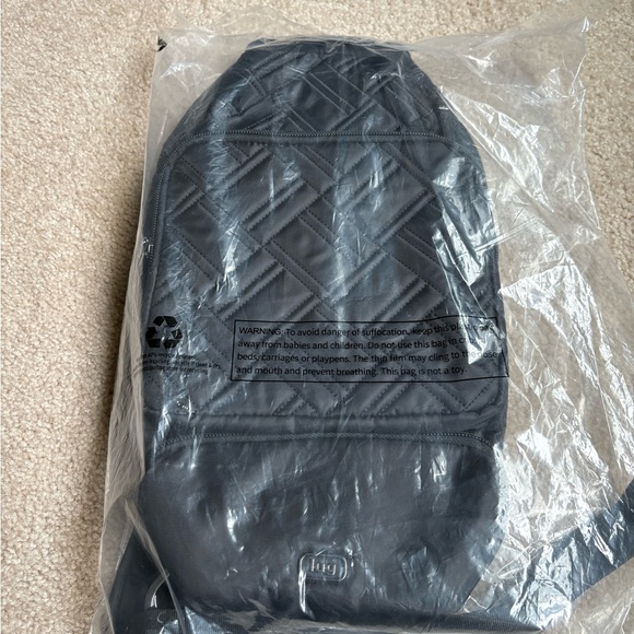 Lug Hovercraft Sling Bag-Black-NWT - Picture 8 of 10